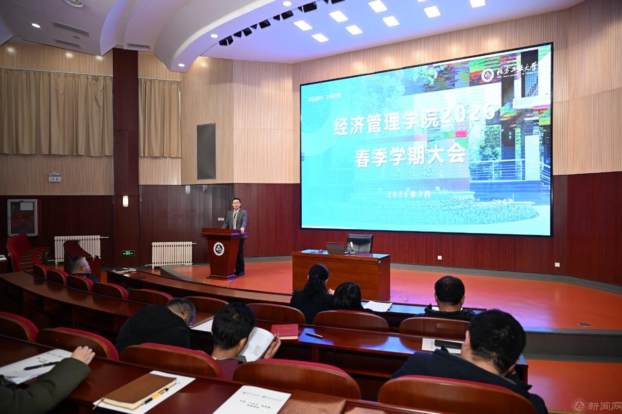 谢书记.jpg 谢书记.jpg