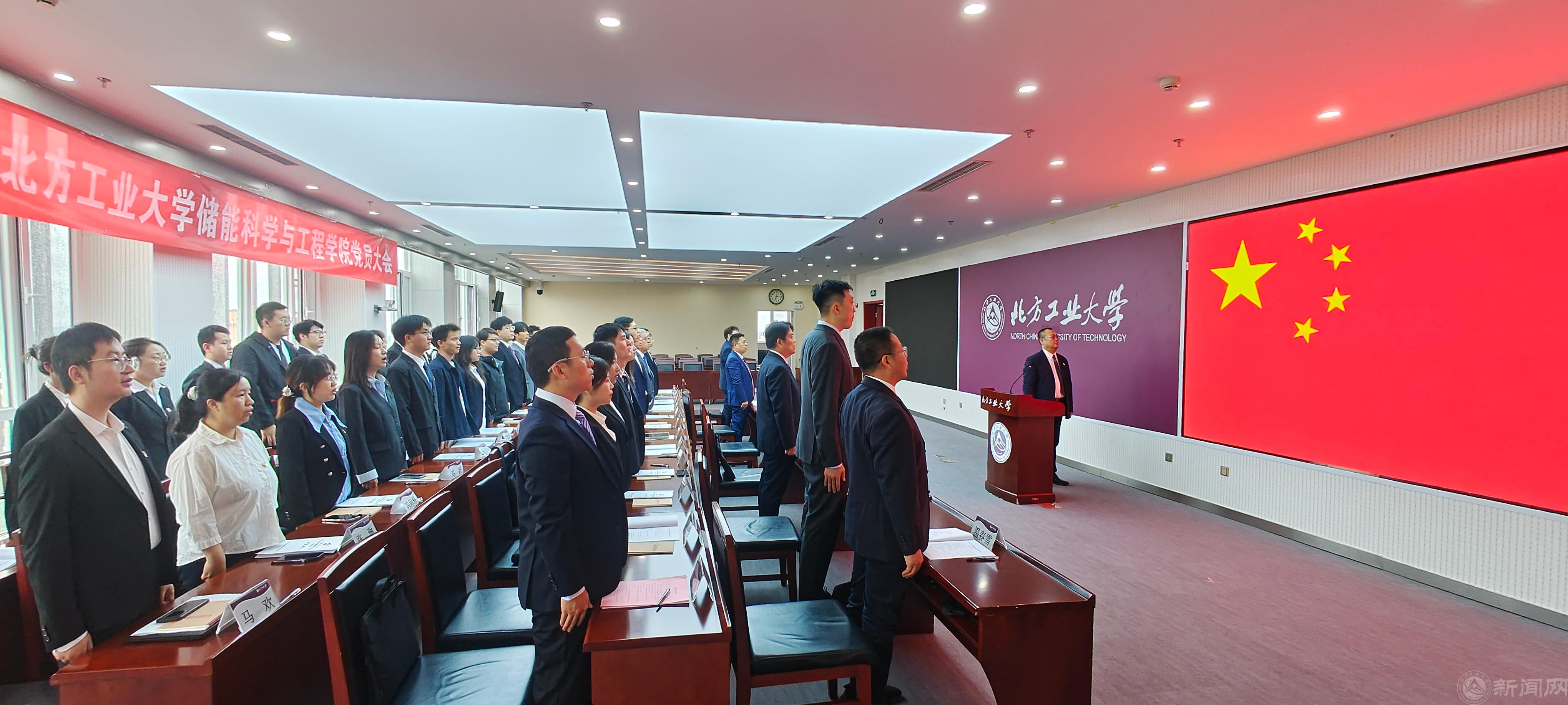 奏唱国歌1.jpg