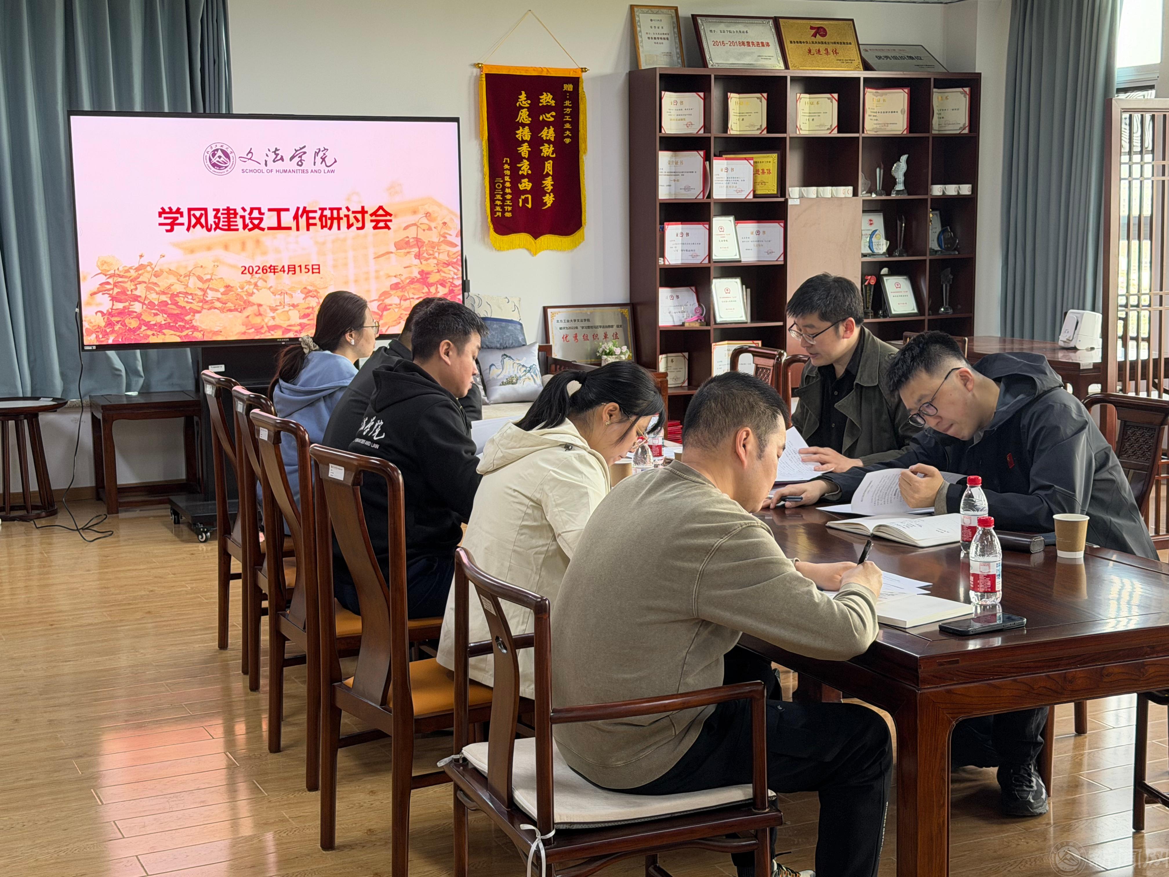 座谈1.jpg