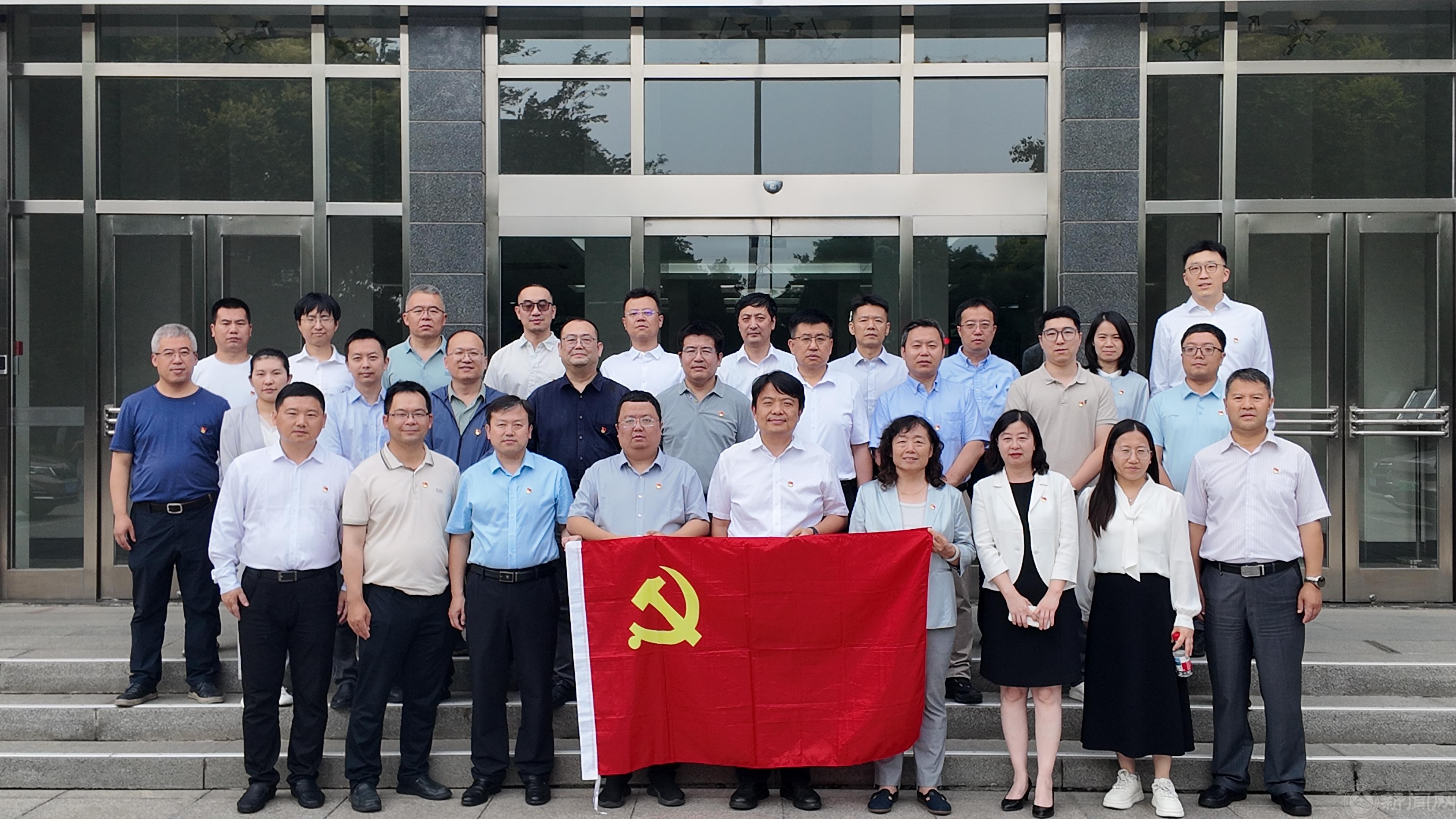 合照-不带横幅.JPG 合照-不带横幅.JPG