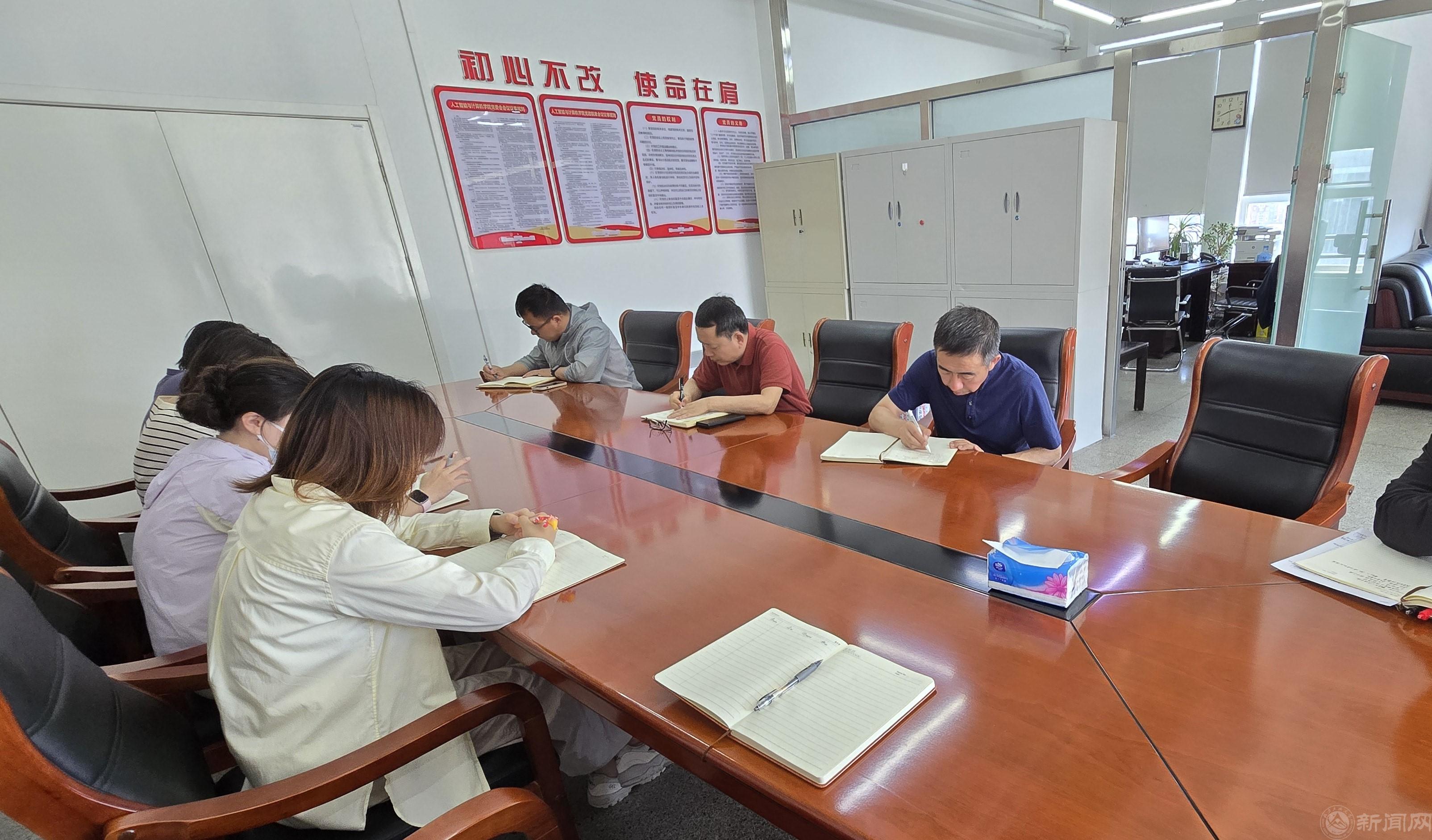 辅导员座谈会.jpg 辅导员座谈会.jpg
